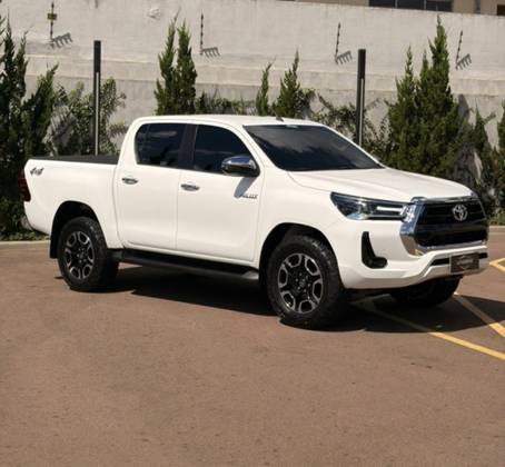 TOYOTA HILUX 2.8 D-4D TURBO DIESEL CD SRV 4X4 AUTOMÁTICO